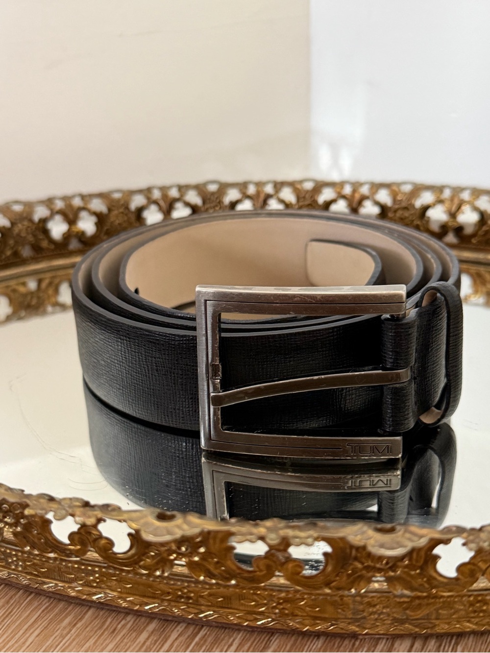 Tumi Leather Belt Black textured leather
Size 38 Gunmetal Buckle